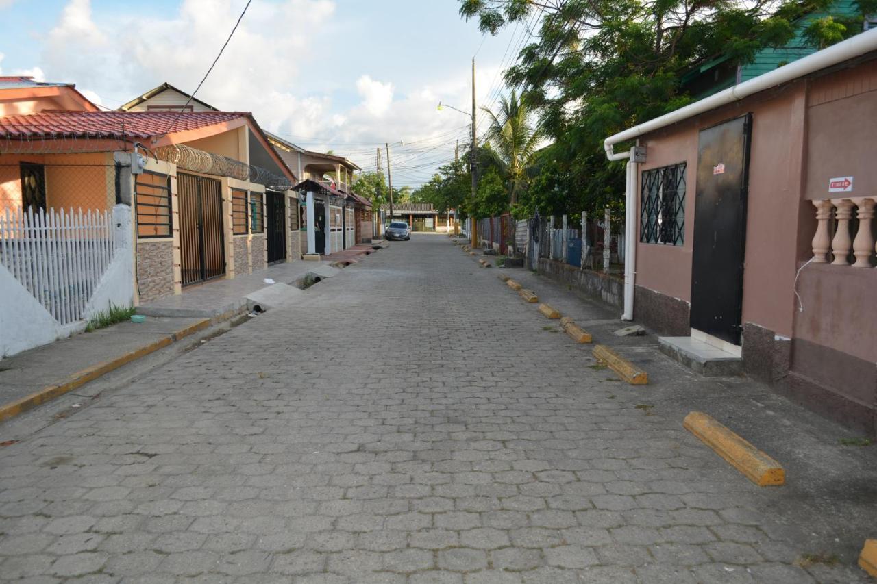 Apartamentos Y Hostal Rudon #1 科尔特斯港 外观 照片